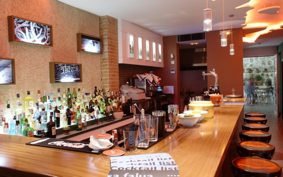 Main bar