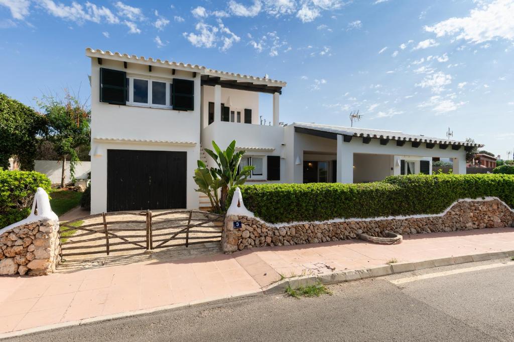 Villa en Sant Lluis con vistas al mar