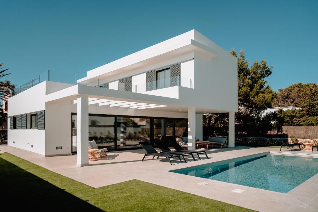 Designer villa in a quiet residential area very close to Ciutadella